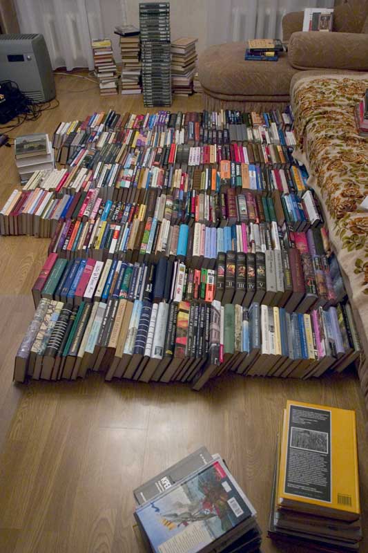 Вынес книжки из кладовки