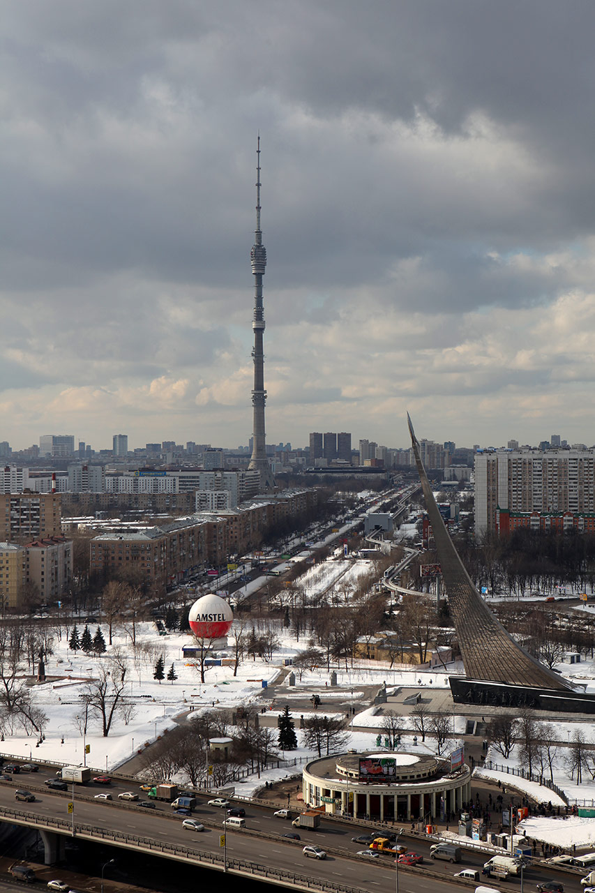 Дневной вид из гостиницы Космос