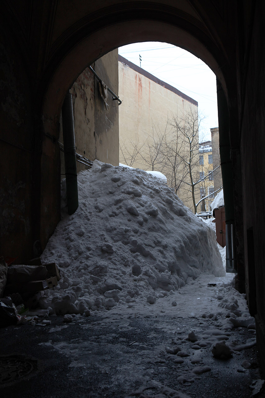 Вход во двор