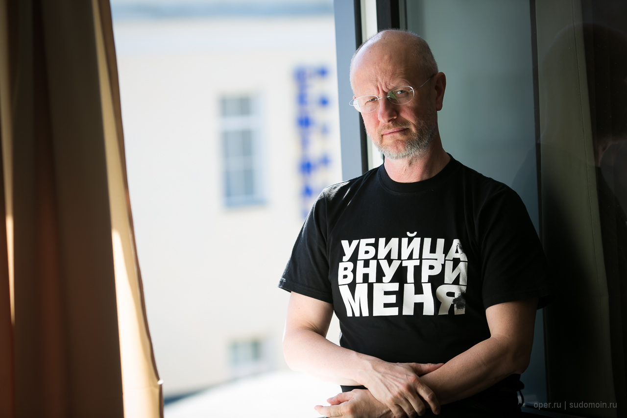 ...и посмотрел со значением.
