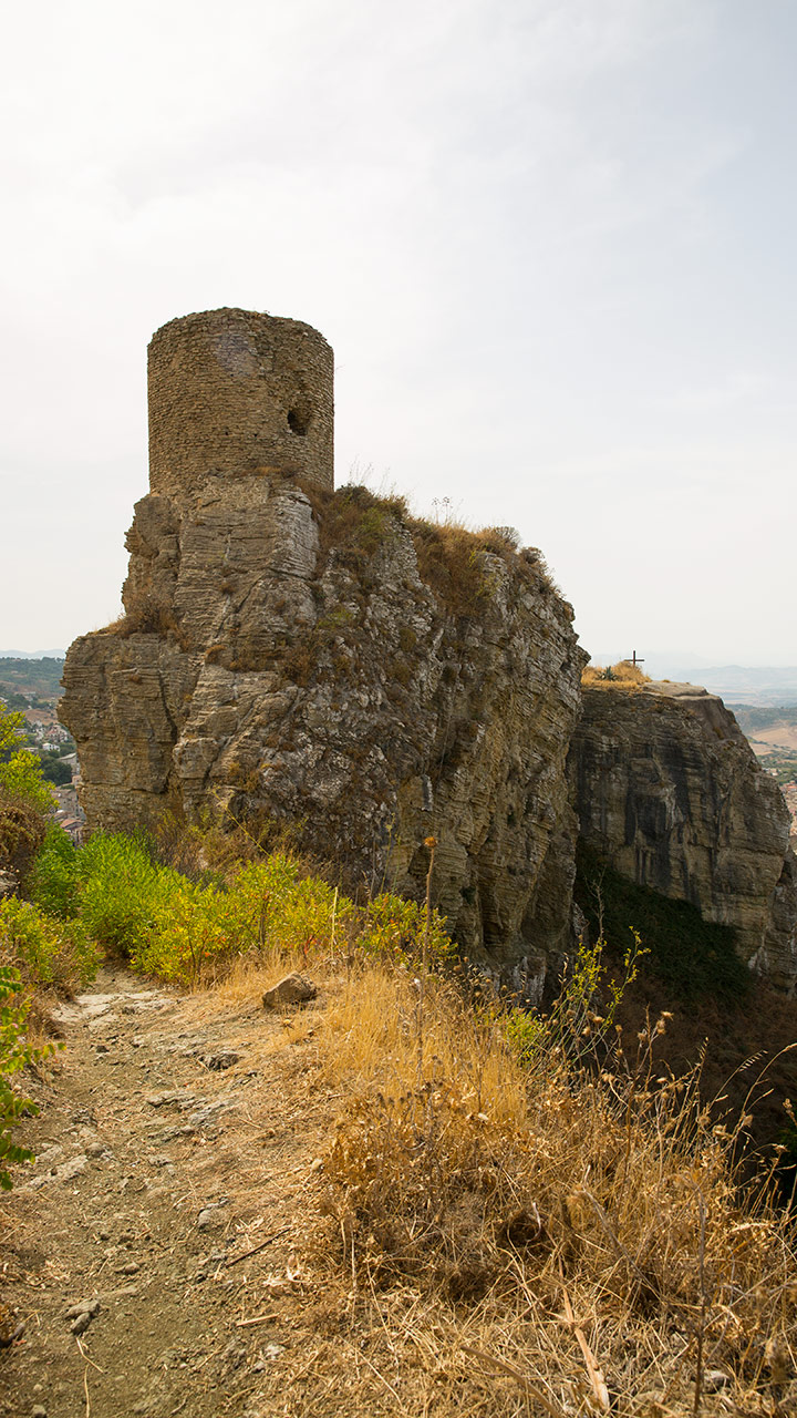 Крепость Сопрано над городом Корлеоне