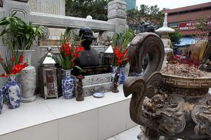 Алтарь китайского барыги